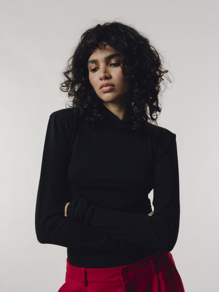 DEVON BLACK TURTLENECK