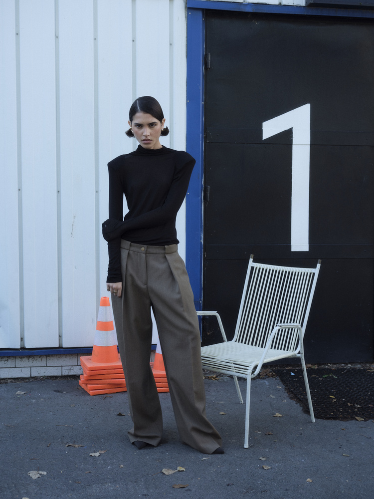 TURTLENECK SHEER BLACK