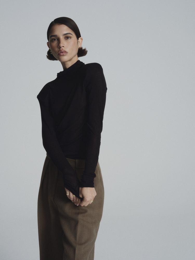 TURTLENECK SHEER BLACK