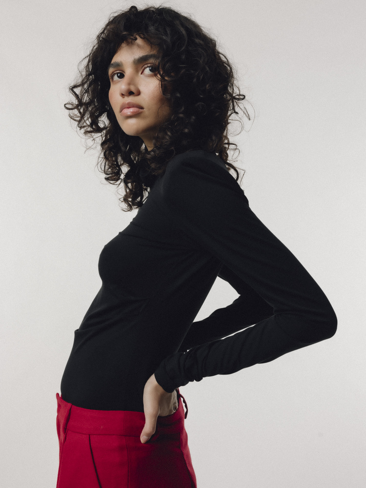 DEVON BLACK TURTLENECK